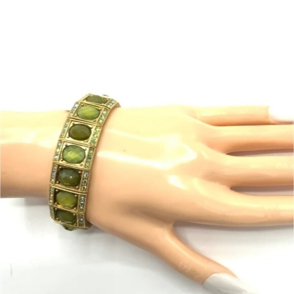 Gorgeous collectible green & gold tone bracelet by Lia Sophia, zirconia, stretch - Picture 3 of 3